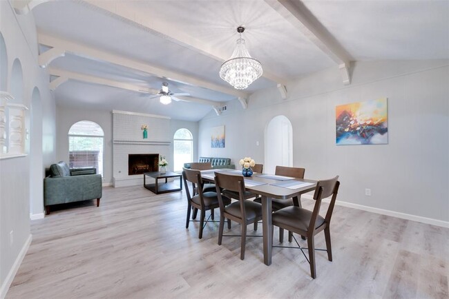 Foto del edificio - 14733 Calhoun Rd