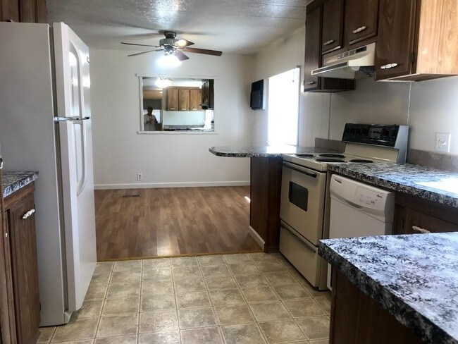 Building Photo - 2 br, 2 bath House - 451 NE Thelma Ave