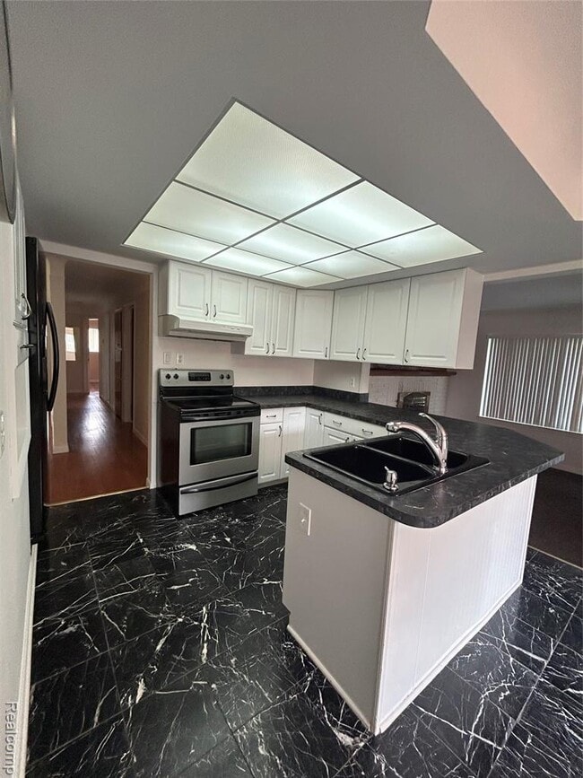Foto del edificio - 129 Pleasant Lake Dr