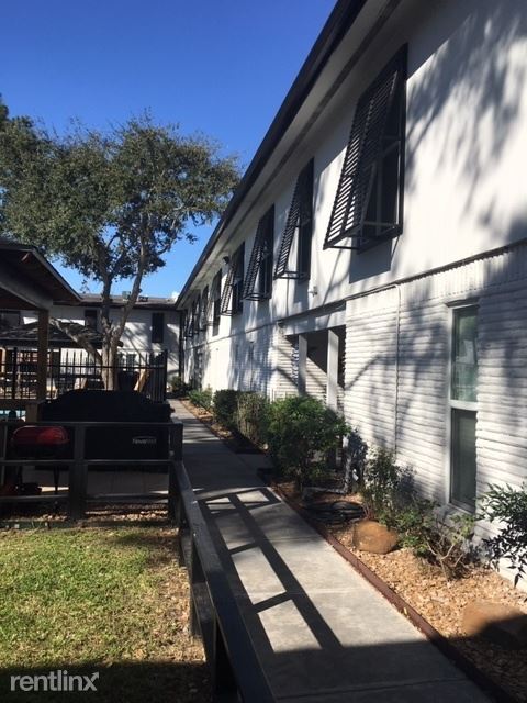 Building Photo - 10841 Greenwillow St