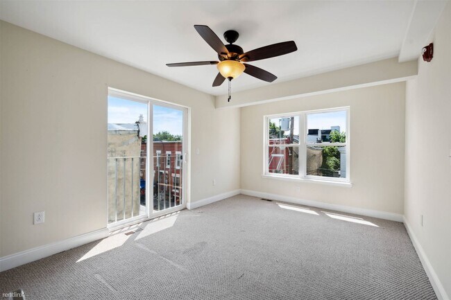 Foto del edificio - 3 br, 2 bath Triplex - 2129 N 17TH ST Unit B
