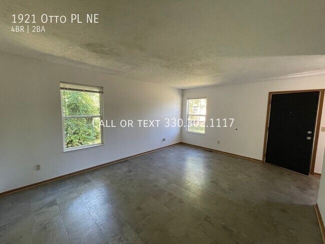 Foto del edificio - Four bedroom two bathroom home for rent