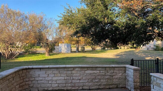 Building Photo - 102 Sunbird Ct