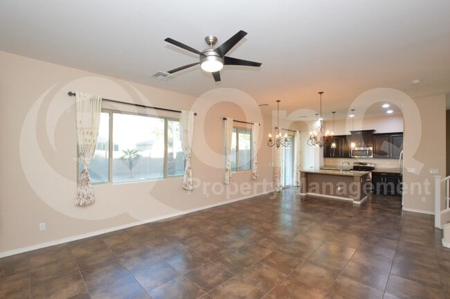 Building Photo - 1522 E Hummingbird Way