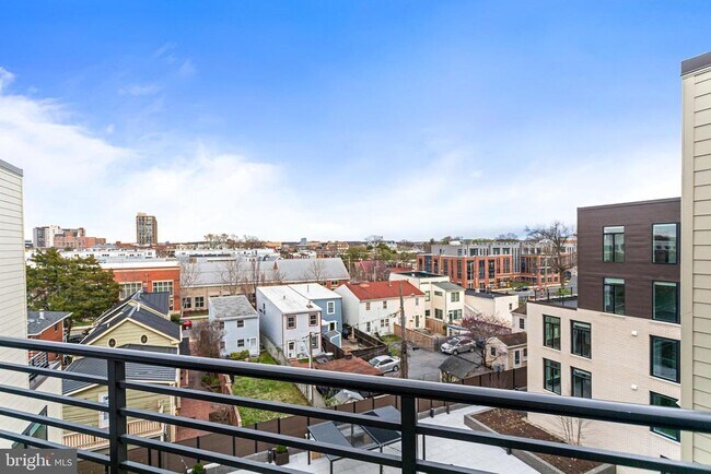 Foto del edificio - 701 N Henry St
