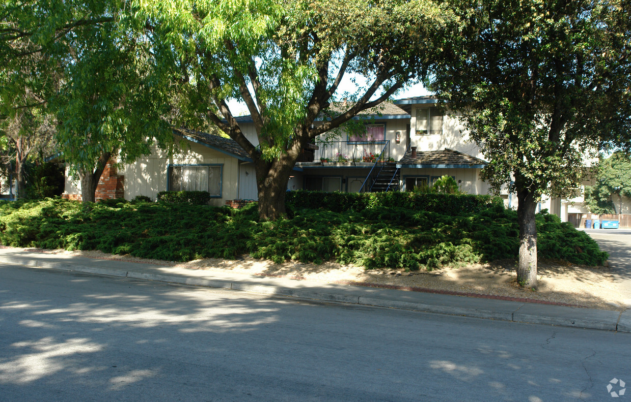 Primary Photo - 651 Old San Francisco Rd