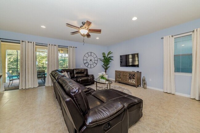 Building Photo - MCD8812