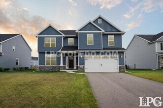 Building Photo - 1038 Stoneleigh Rd