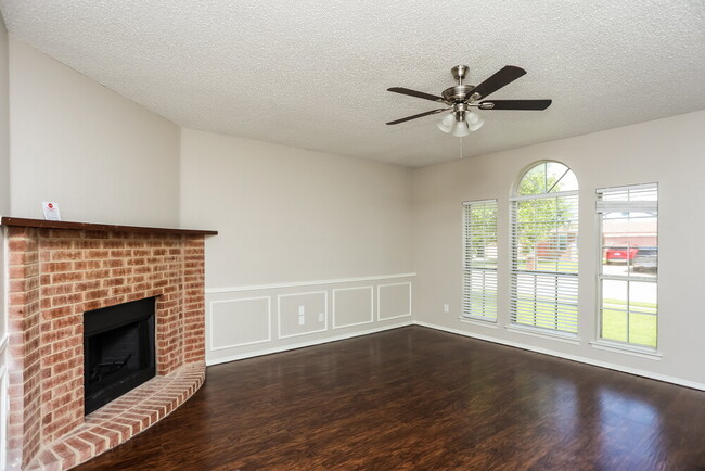 Building Photo - 948 Fenway Ln