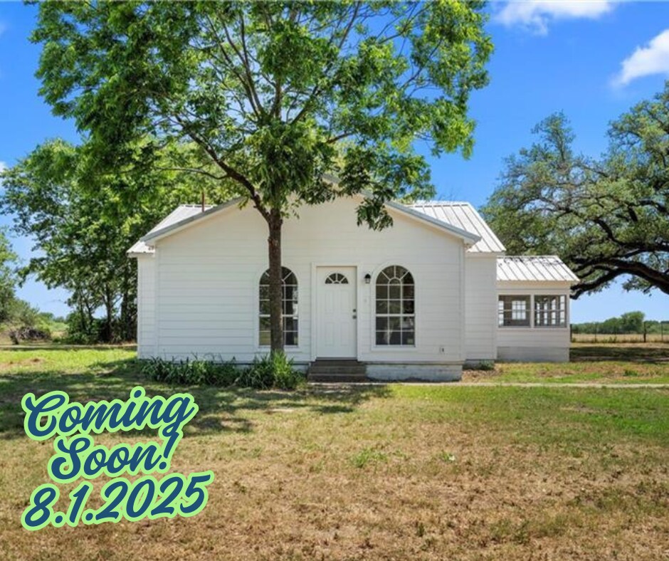 Foto principal - Coming Soon – Charming Remodeled Home on H...
