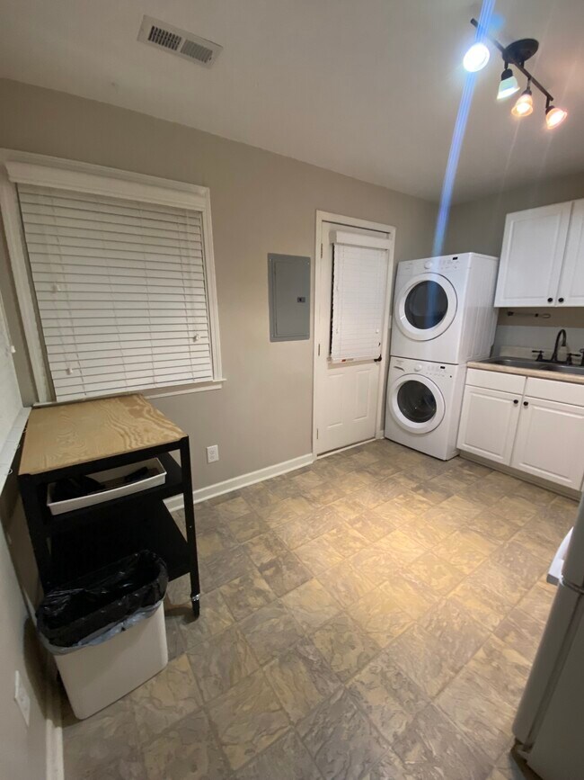 409 Jones Franklin Rd Unit A, Raleigh, NC 27606 Apartments in Raleigh