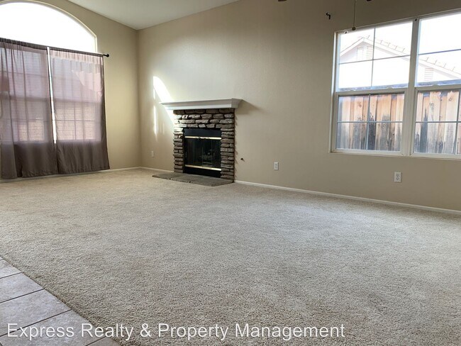 Building Photo - 4 br, 2.5 bath House - 18990 Applewood Way
