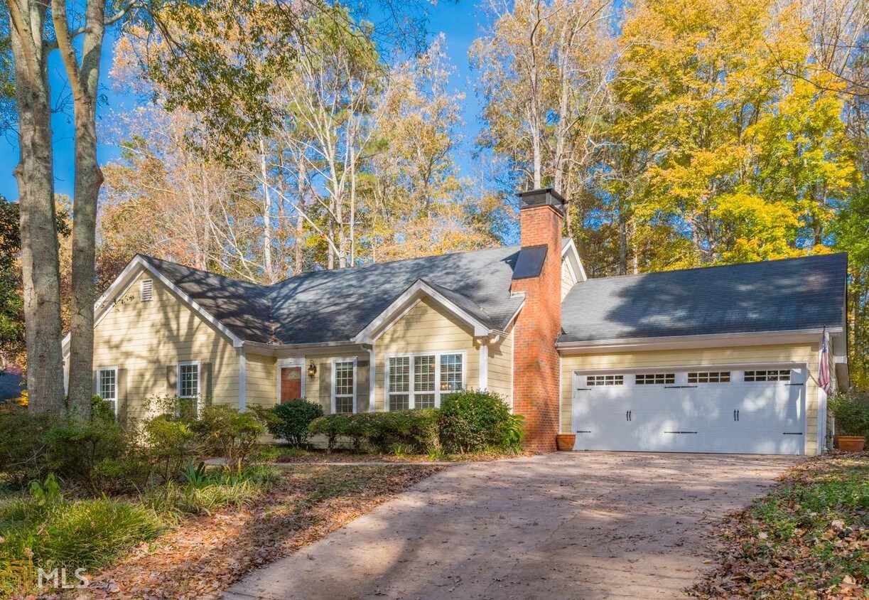 Primary Photo - 215 Shady Grove Ln