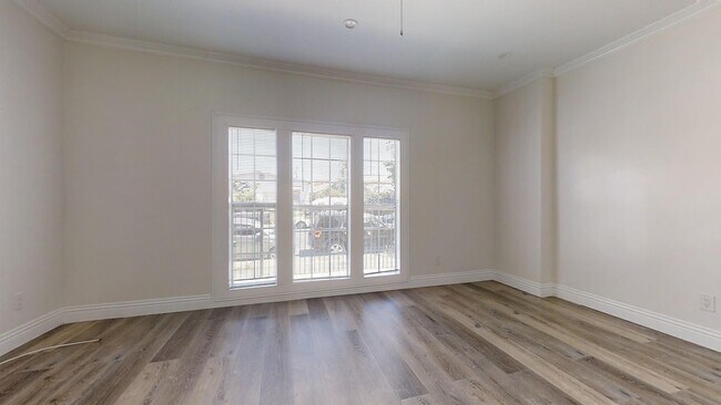 Building Photo - 5522 Sierra Vista Ave