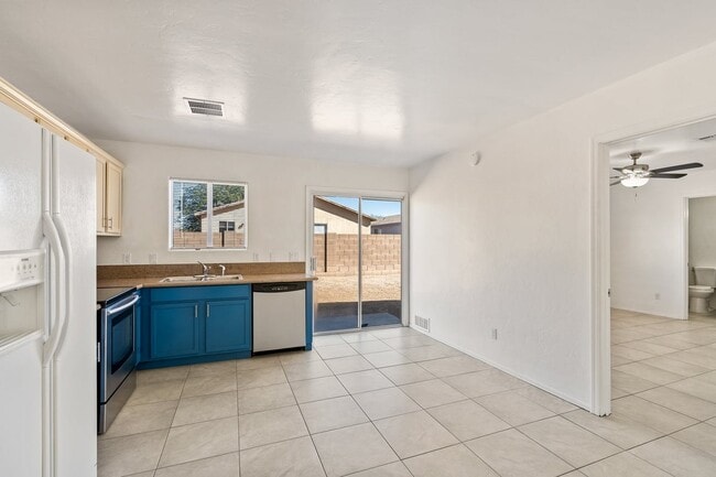 Building Photo - 6727 S 5th Ave