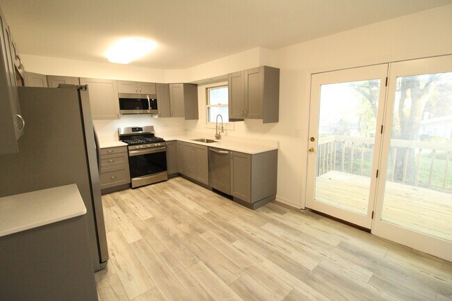 Building Photo - 3 Deerpath Rd