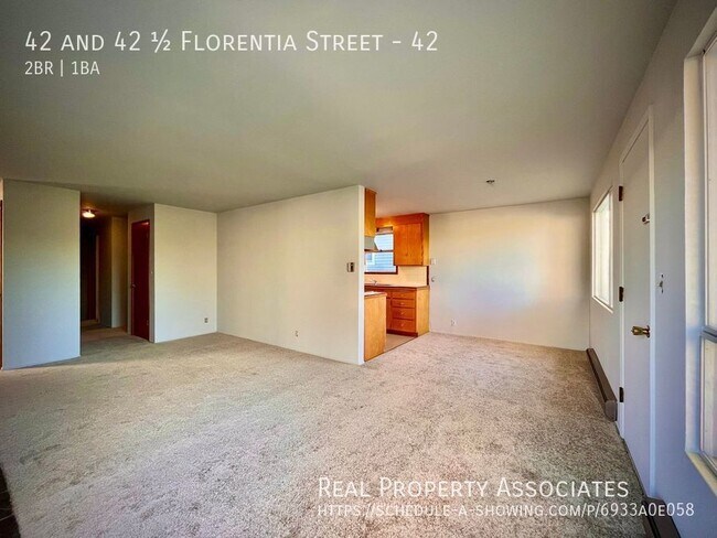 Building Photo - Charming Upper Duplex