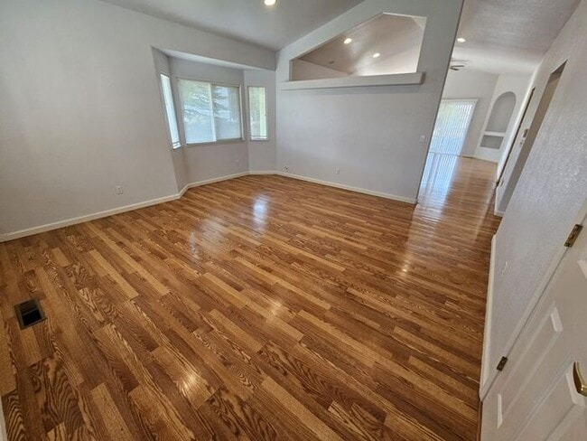 Foto del edificio - 3 bed 2 bath 2 Car Garage Cimarron Community Home FOR RENT!