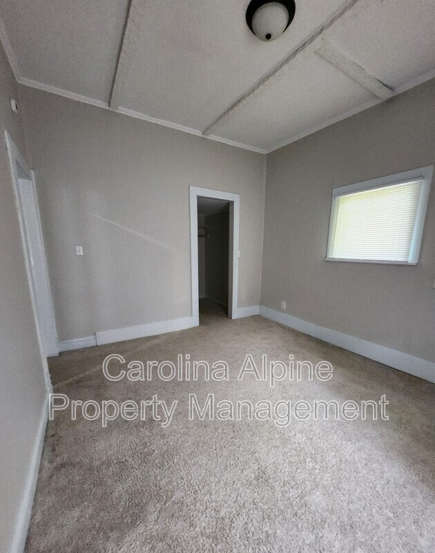 Building Photo - 1028 S Main St
