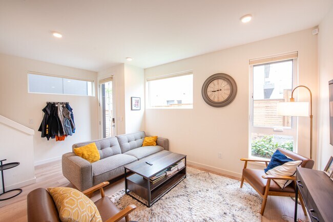 Foto del edificio - 3238 14th Ave W