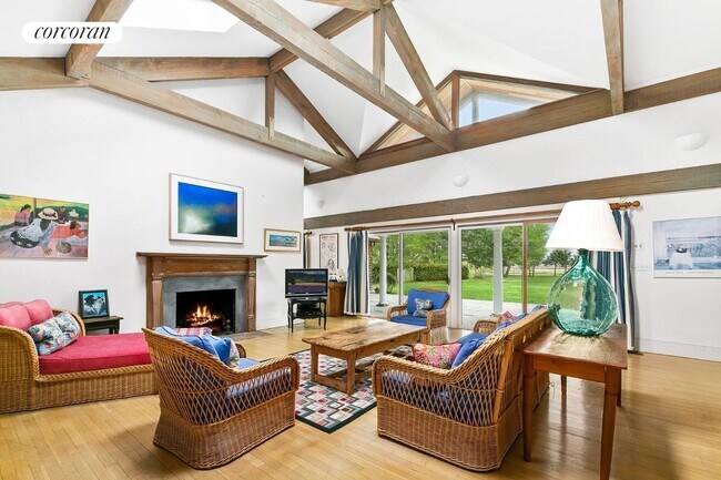 Building Photo - 351 Sagaponack Road