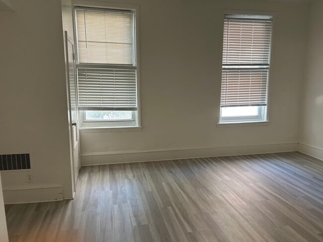 Building Photo - 207 S 13th St