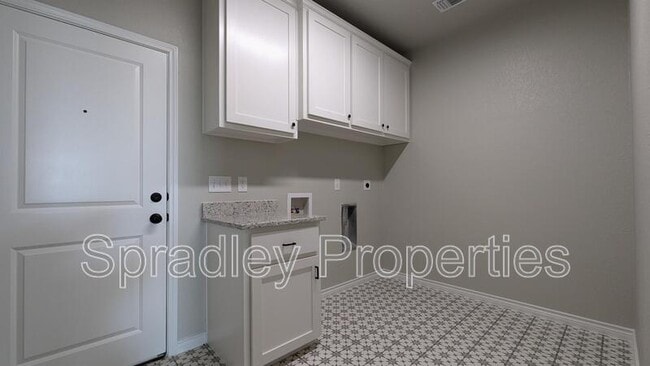 Building Photo - 6120 Modena Dr