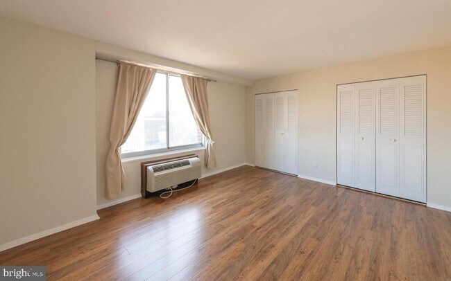 Foto del edificio - 9701 Fields Rd