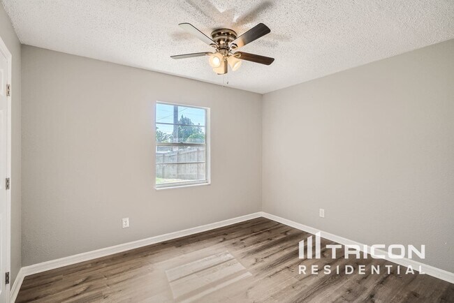 Foto del edificio - 14800 11th St
