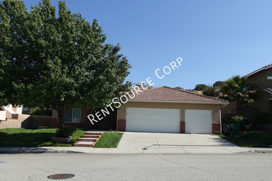 Primary Photo - 4 Bedroom 3 Bathroom Home For Rent in West...