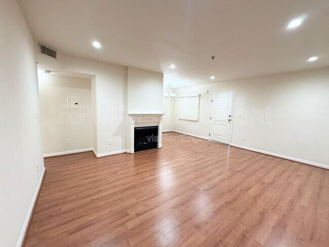 Foto del edificio - 843 Hayworth Ave