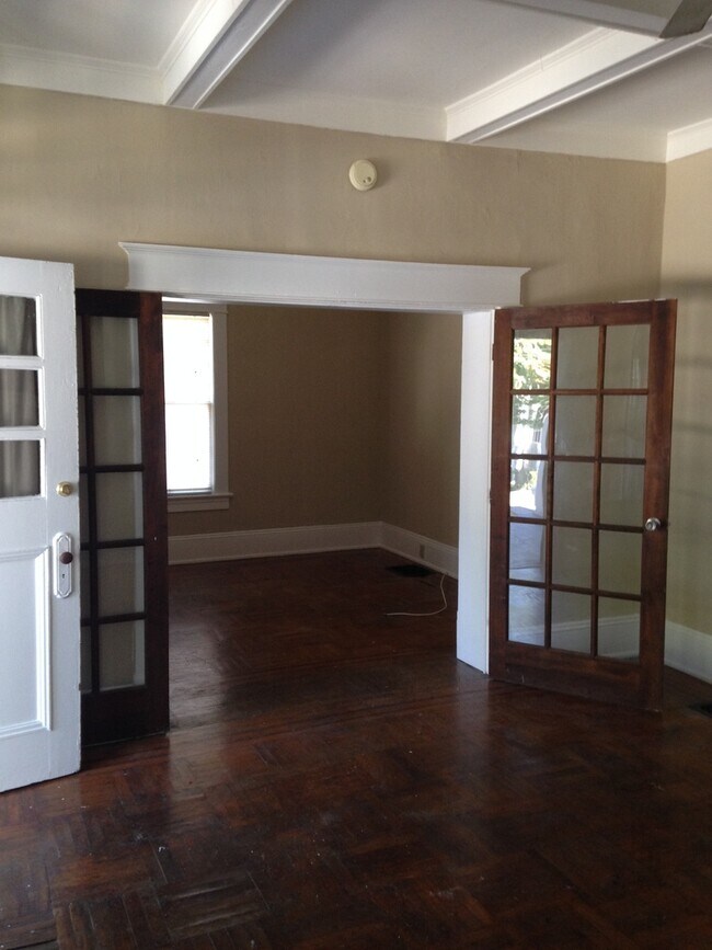 Building Photo - 2BD/2BTH Home Available with Off Street Parking
