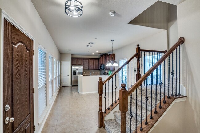 Foto del edificio - Sophisticated Townhome Ready to Move In!