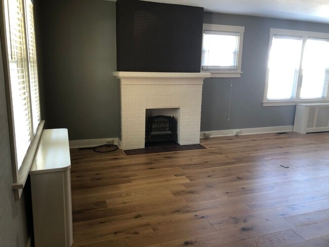 Building Photo - Beautifully Rehabbed Central Oakmont apart...