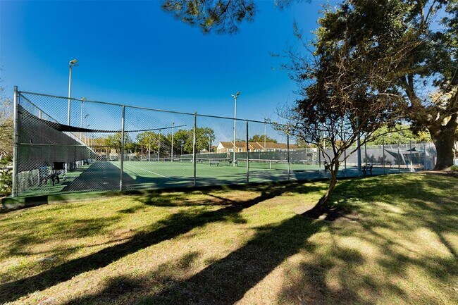 Foto del edificio - 14357 Misty Meadow Ln