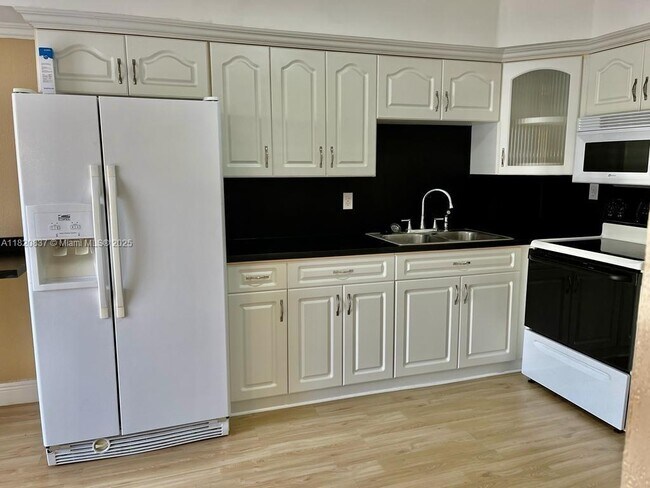 Foto del edificio - 2329 W 66th Pl
