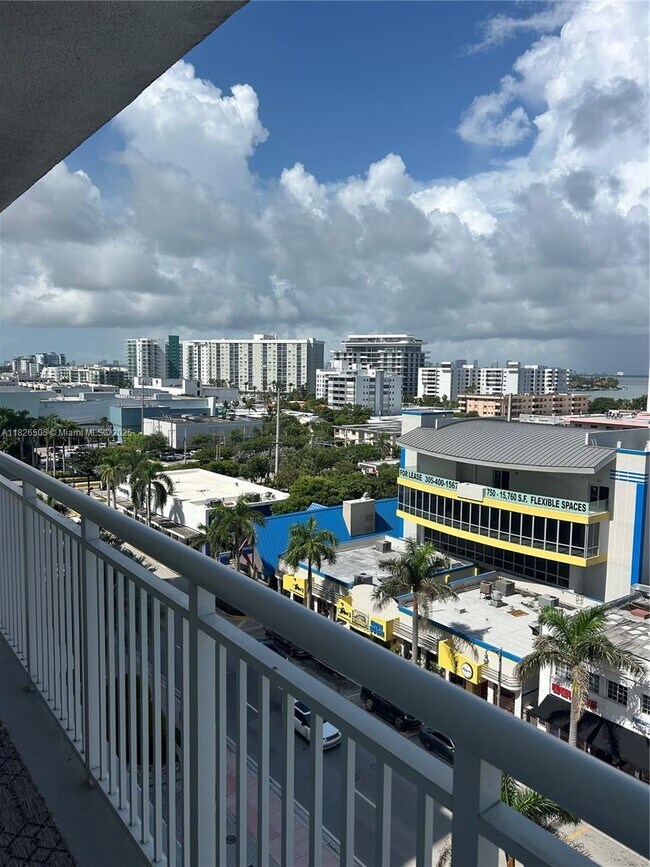 Foto del edificio - 6969 Collins Ave