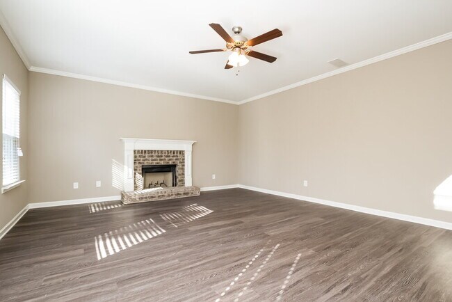 Foto del edificio - 646 Fieldcrest Dr