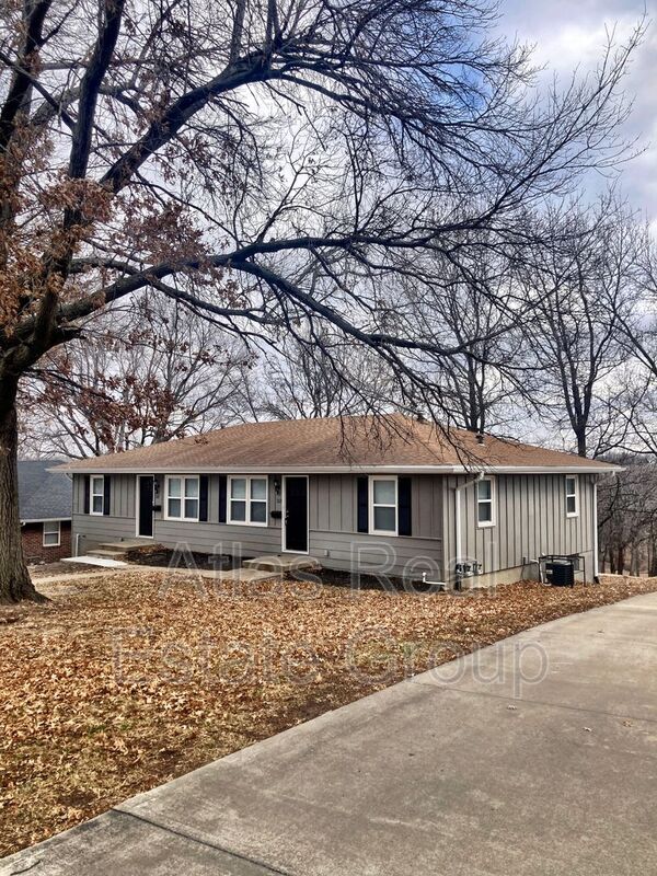 Building Photo - 111 S Oak Ridge Terrace