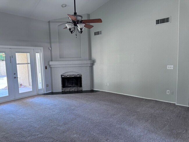 Foto del edificio - Adorable single floor 4 bedrooms,2 bathroo...