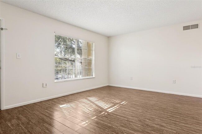 Foto del edificio - 2690 Coral Landings Blvd
