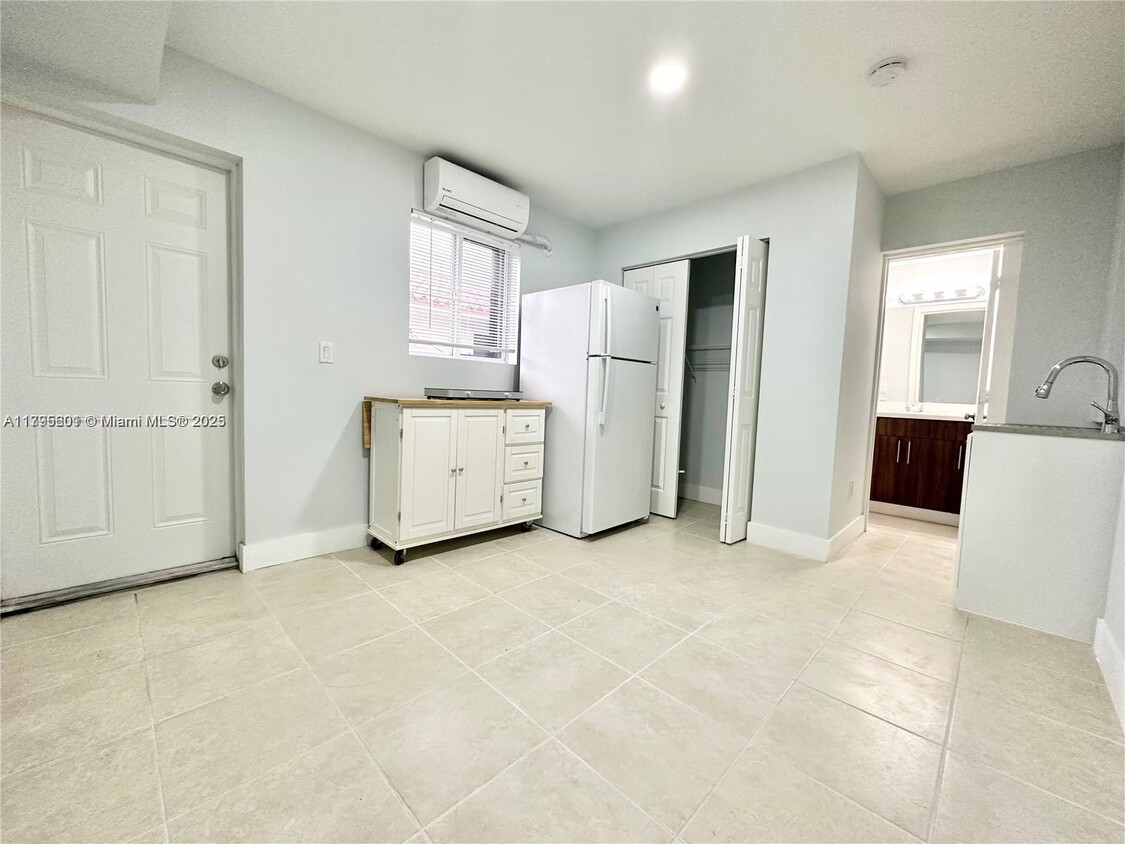 Building Photo - 430 NW 51st Ave