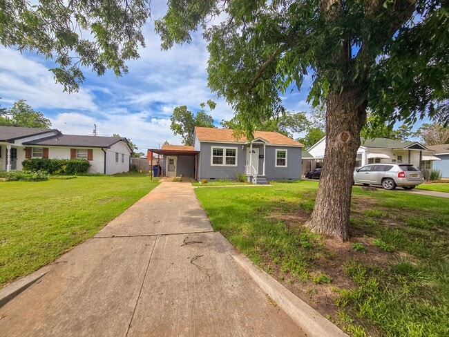 Building Photo - Cute 2 or 3 bedroom 1 bath near OBU