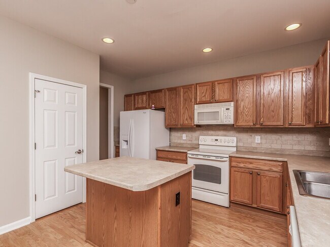 Foto del edificio - 384 Collinsworth Dr