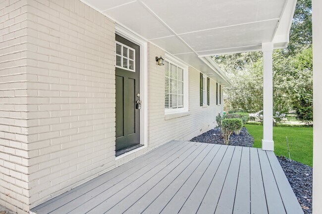 Building Photo - 3645 Larkspur Terrace