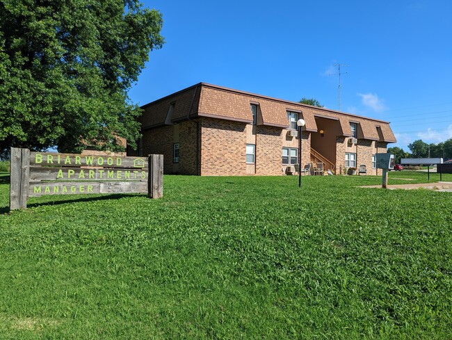 Building Photo - 121 Briar Ln