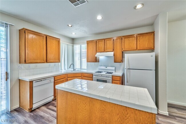 Foto del edificio - 8995 Libertyvale Dr