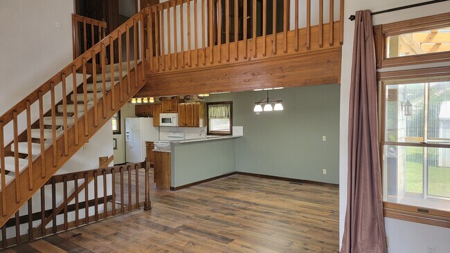 Building Photo - 4219 E Summerset St