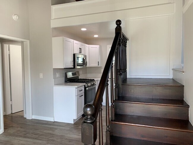 Building Photo - Silverstrand | Oxnard | Newly Renovated 2 Bed + 2 Bath | Office Space!