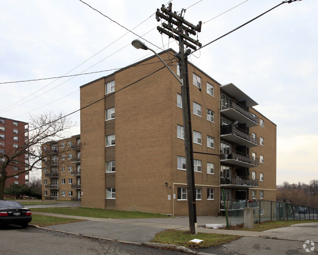 Building Photo - 34 Dixington Cres